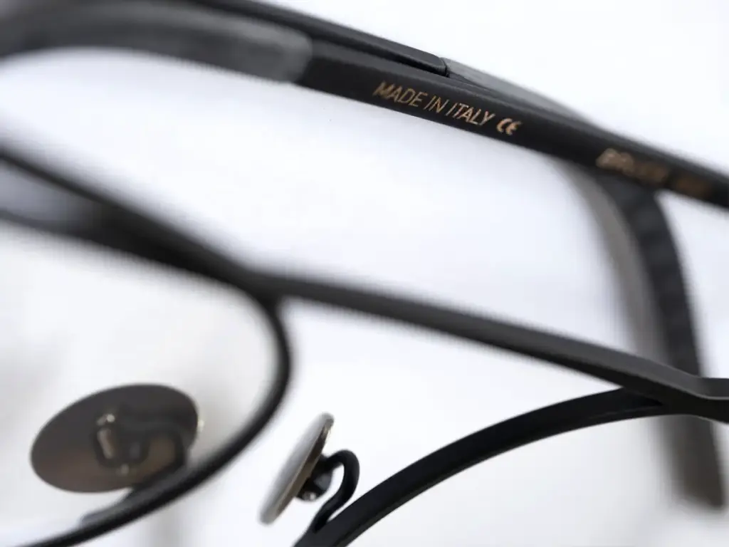 Detalle montura Veronika Wildgruber Made in Italy — Dr. FOCUS Barcelona