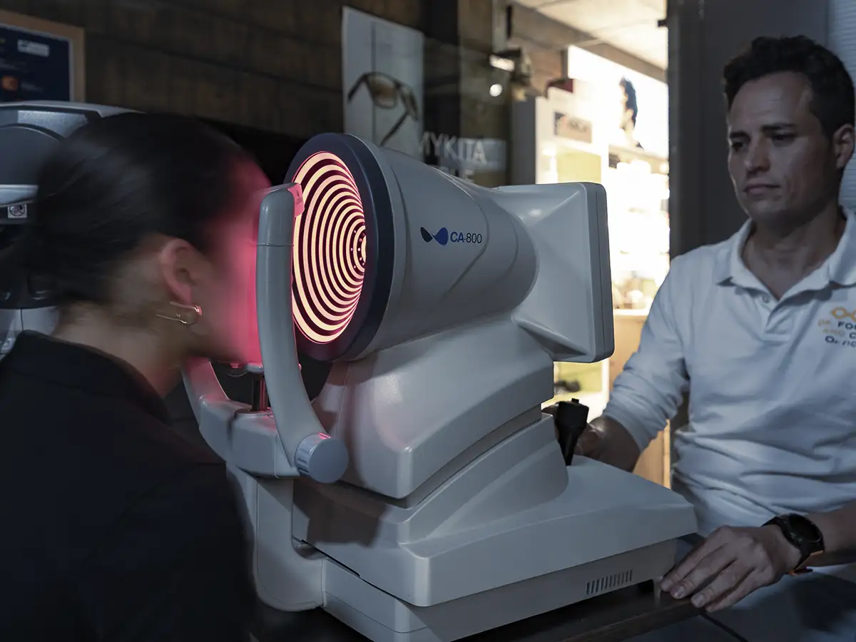Topografía corneal en el Valle de Arán con equipo Oculus en Dr. FOCUS Vielha